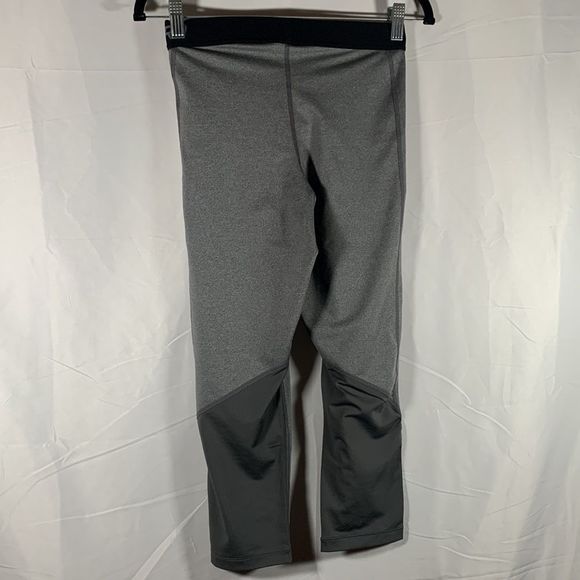 Nike Pro Dri-Fit Grey Cropped Athletic Leggings - Picture 5 of 8